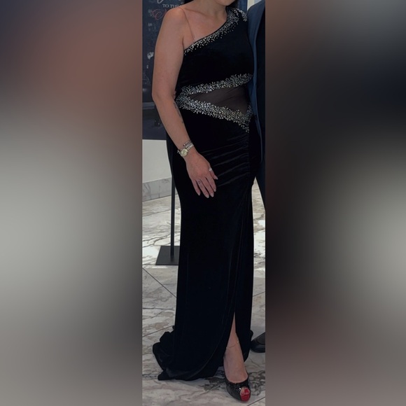 Windsor Dresses & Skirts - Beautiful long black dresss